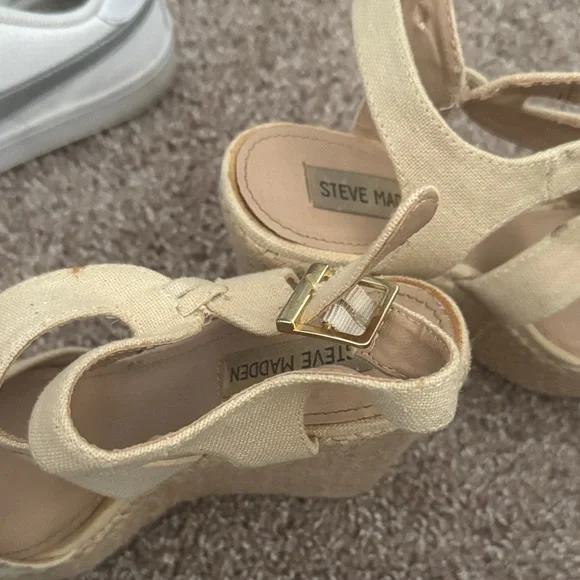 Stylish Tan Steve Madden Platform Wedge Sandals - Picture 4 of 5